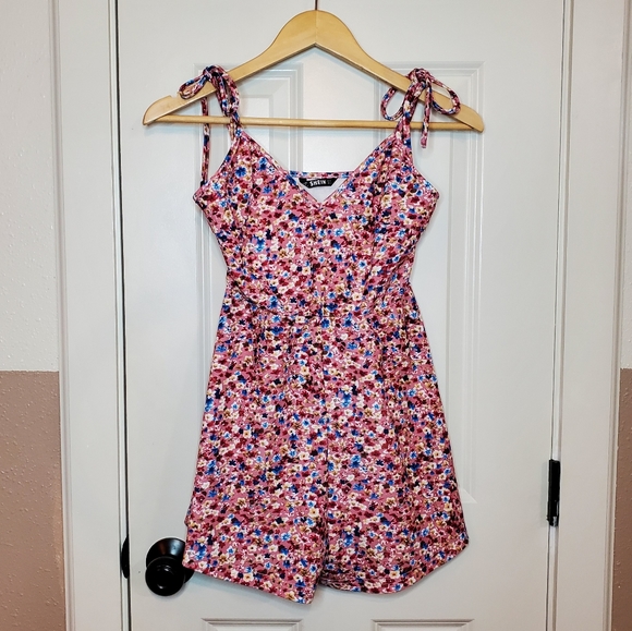 SOLD✅️Floral Romper - Picture 3 of 6